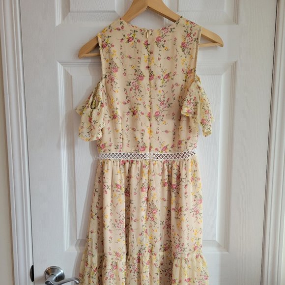 Boohoo Floral Off-Shoulder Dress With Ladder Inserts - Picture 2 of 4